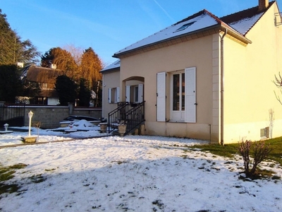 Maison traditionnelle 9 pièces de 180 m² à Liancourt (60140)
