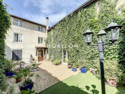 Maison de luxe de 11 pièces en vente à Thoissey, Auvergne-Rhône-Alpes