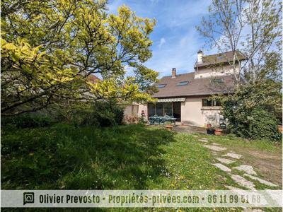 Luxury House for sale in Verrières-le-Buisson, France