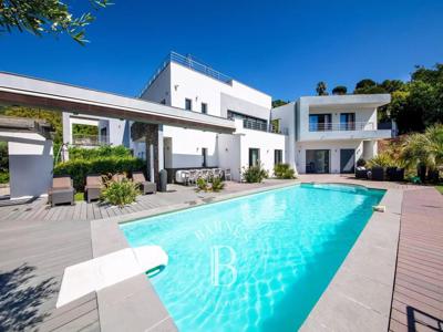 Villa de luxe de 10 pièces en vente Cavalaire-sur-Mer, France