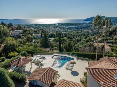 Villa de luxe de 8 pièces en vente Mandelieu, Provence-Alpes-Côte d'Azur