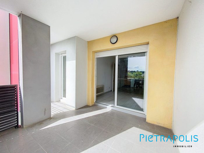 BEZIERS : Appartement T2 , terrasse 12 m², parking privatif.