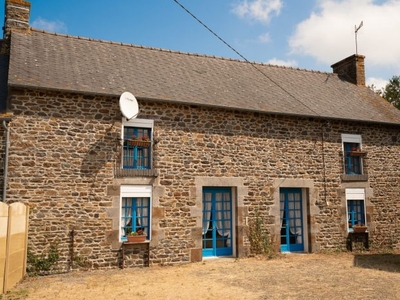 ILLE-ET-VILAINE, Roz-Landrieux, Bretagne. Maison de campagne de 4 chambres avec 1730m2 de terrain.