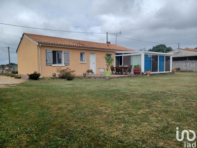 Maison 4 pièces de 90 m² à Les Artigues-de-Lussac (33570)