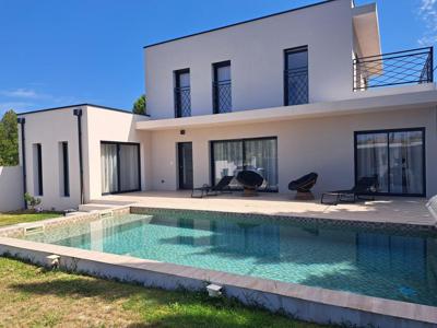 6 room luxury Villa for sale in Avignon, France