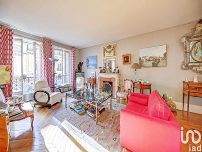 Appartement 3 pièces de 92 m² à Paris (75016)