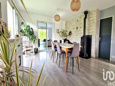 Maison 7 pièces de 178 m² à Saint-Léger-les-Vignes (44710)