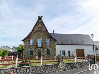 Maison de village 8 pièces de 188 m² à Dampierre-en-Burly (45570)