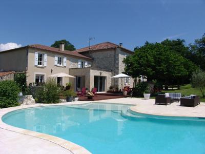 9 room luxury House for sale in Saint-Puy, Occitanie