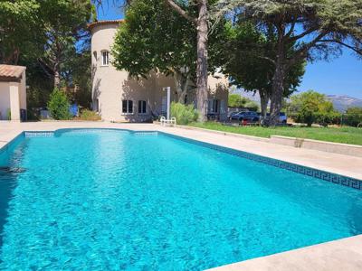 Villa de luxe de 8 pièces en vente Aubagne, Provence-Alpes-Côte d'Azur