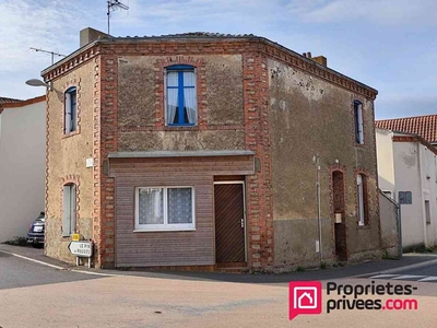 Vente maison 6 pièces 111 m² Saint-Quentin-en-Mauges (49110)