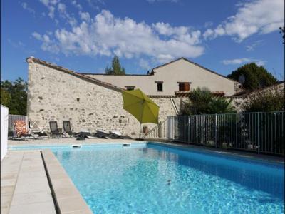 Proximité Lot et Dordogne - Gîte indépendant à la campagne avec 4 chambres et piscine privée