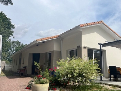 BELLE CONTEMPORAINE DE PLAIN PIED SUR UN TERRAIN CLOS SANS VIS A VIS 489 900 € FAI REF : 2885