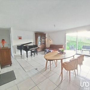 Maison 7 pièces de 170 m² à Branne (33420)