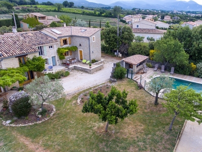 Les Lavandins, maison en pierre avec piscine, à Taulignan en Drôme provençale