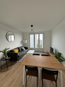 Appartement T4 refait à neuf et meublé de 66m² - Rue Casterneau : Tchin-tchin à la vie de rêve !