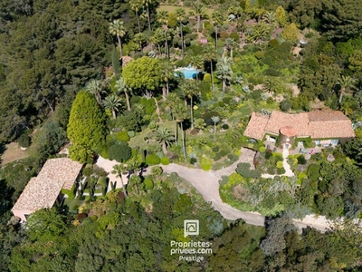 Villa de luxe de 10 pièces en vente Carqueiranne, Provence-Alpes-Côte d'Azur