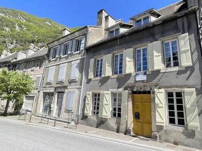 Maison de luxe de 8 pièces en vente à Saint-Béat, France