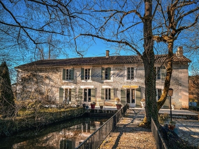 8 room luxury House for sale in Saint-Paul-Lizonne, Nouvelle-Aquitaine