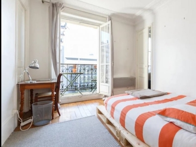 Chambre spacieuse dans un appartement à Vaugirard, Paris