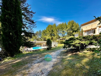 Villa de luxe de 6 pièces en vente Pernes-les-Fontaines, Provence-Alpes-Côte d'Azur