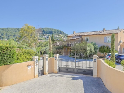 Villa de luxe de 9 pièces en vente Solliès-Pont, Provence-Alpes-Côte d'Azur