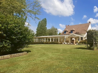 Maison traditionnelle 7 pièces de 252 m² à - (14170)