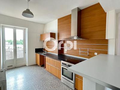 Location appartement 6 pièces 139.49 m²