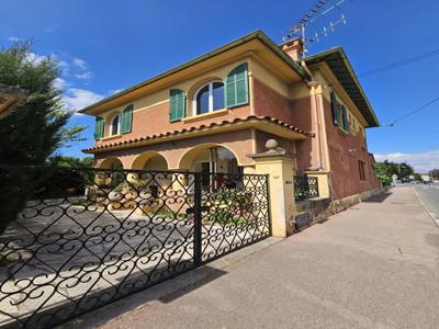 Maison de luxe de 5 pièces en vente à Saint-Raphaël, Provence-Alpes-Côte d'Azur