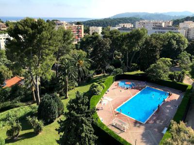Riviera Park, appartement avec terrasse, vue mer et piscine à Antibes, Côte d'Azur