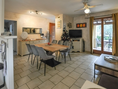 Maison 5 pièces de 105 m² à Villeneuve (04180)