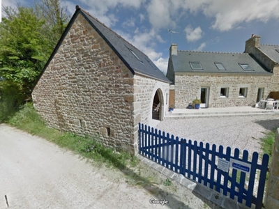 Située à Audierne, proche de la Pointe du Raz, Authentique corps de ferme Breton à proximité immédiate du sentier côtier GR 34 (Finistère, Bretagne)