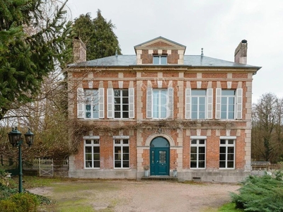 Maison de luxe de 10 chambres en vente à Ouilly-le-Vicomte, France