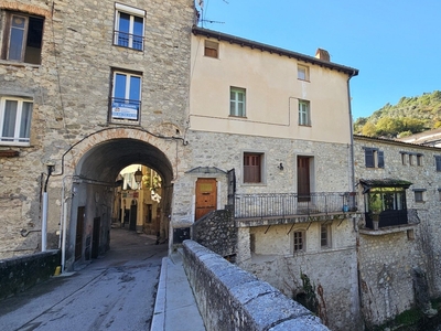 Maison de village 4 pièces de 69 m² à L'Escarène (06440)