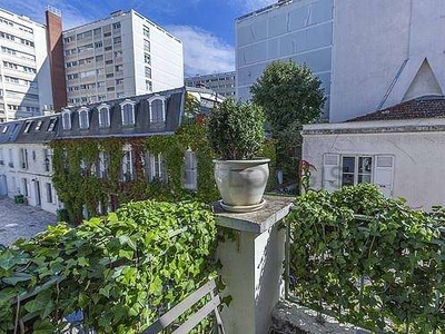 Maison individuelle 4 chambres meublée avec terrasseVaugirard – Necker (Paris 15°)