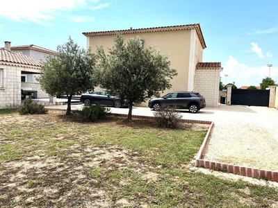 5 room luxury House for sale in Sorgues, France