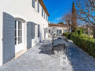 Vente maison 7 pièces 271 m² Aix-en-Provence (13090)