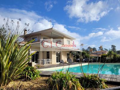 Maison de luxe de 5 chambres en vente à Lanton, France