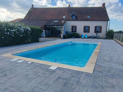 Le Gite des Laurettes, avec piscine, proche de Saint Pourçain sur Sioule,