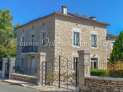 Maison bourgeoise 8 pièces avec jardin et piscine