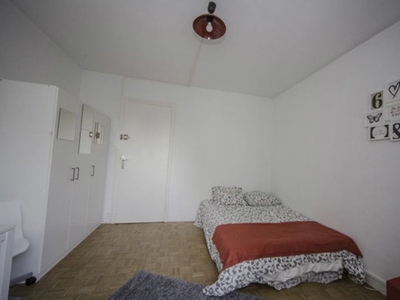 Chambre confortable et lumineuse – 15m² - ST12