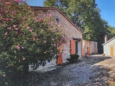 Maison 10 pièces de 265 m² à Saint-Pierre-de-Clairac (47270)