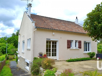 Maison traditionnelle 4 pièces de 95 m² à Montmorillon (86500)