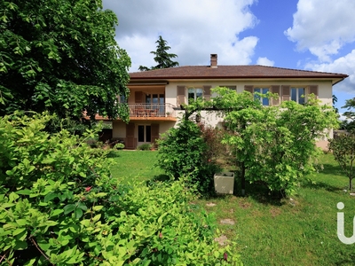 Maison traditionnelle 6 pièces de 145 m² à La Tour-de-Salvagny (69890)