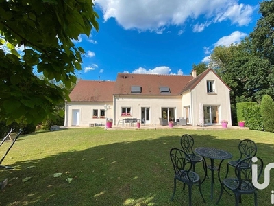 Maison traditionnelle 8 pièces de 200 m² à La Celle-sur-Morin (77515)