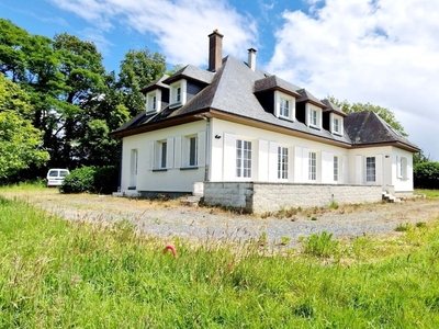 Maison traditionnelle 8 pièces de 240 m² à Martigné-sur-Mayenne (53470)