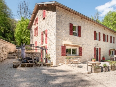 Vente maison 12 pièces 540 m² Montagna-le-Reconduit (39160)