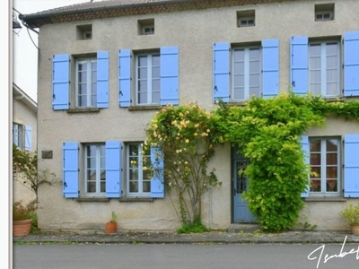 Vente maison 5 pièces 218 m² Charroux (03140)