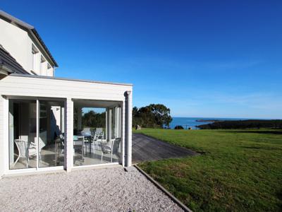 A la pointe Cotentin, cette villa grand confort offre une vue imprenable sur la mer et la côte sauvage!