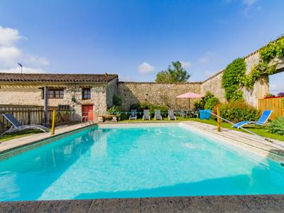 Bâtisse du 17ème en campagne - Gîte de groupe avec piscine privée (Monflanquin - Lot & Garonne)